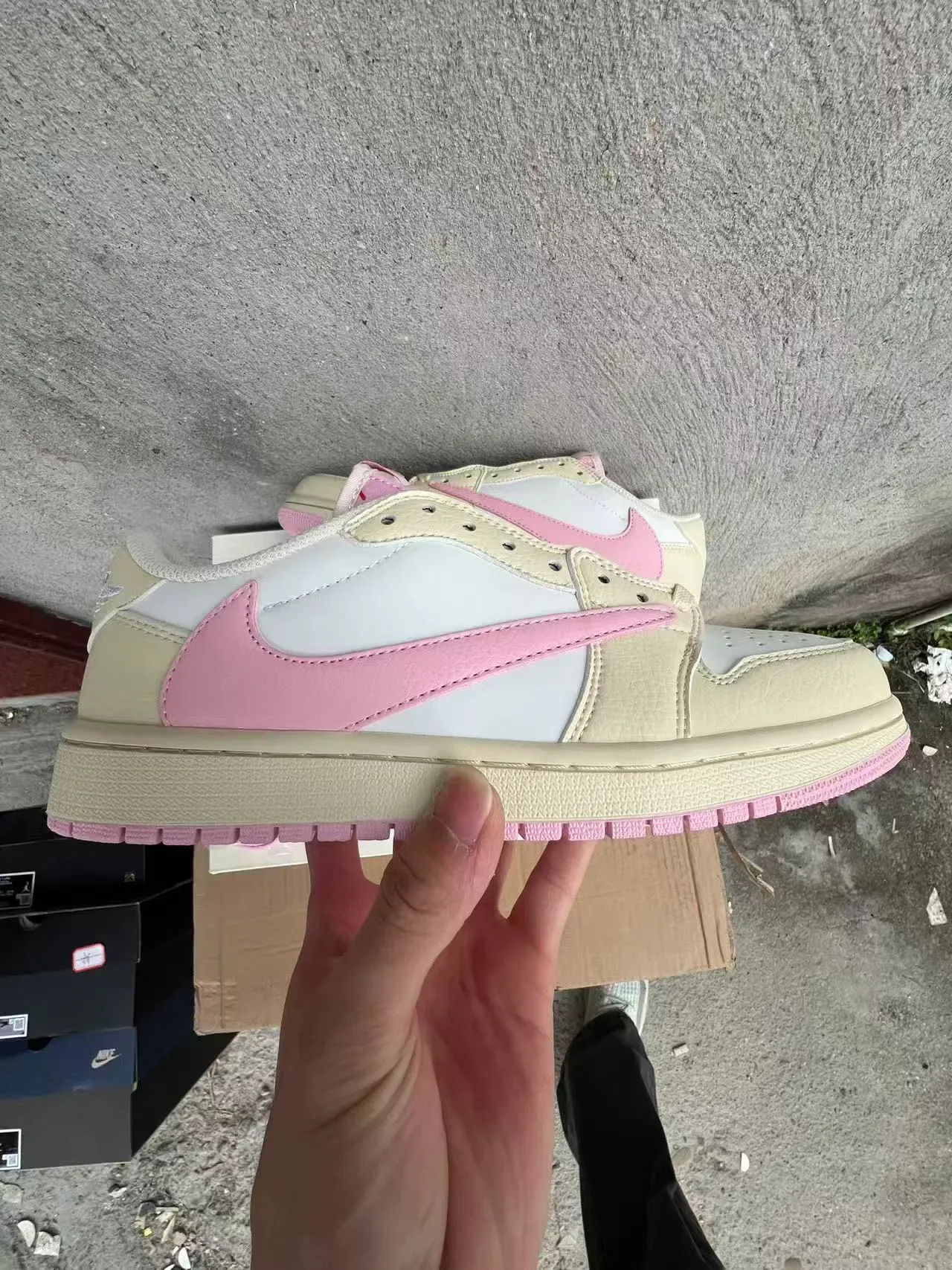 Nike Beige Pink Low-Top Silhouette Layered Leather Panels Lifestyle Sneakers 7