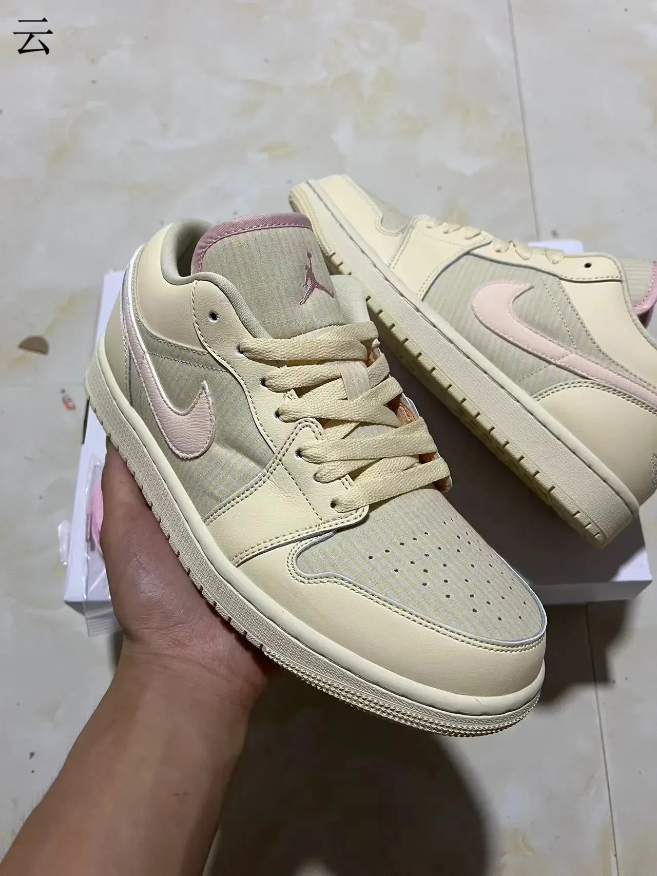 Nike Beige Pink Low-Top Silhouette Padded Collar Lifestyle Sneakers 2