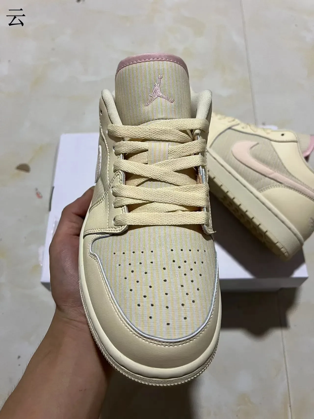 Nike Beige Pink Low-Top Silhouette Padded Collar Lifestyle Sneakers 3