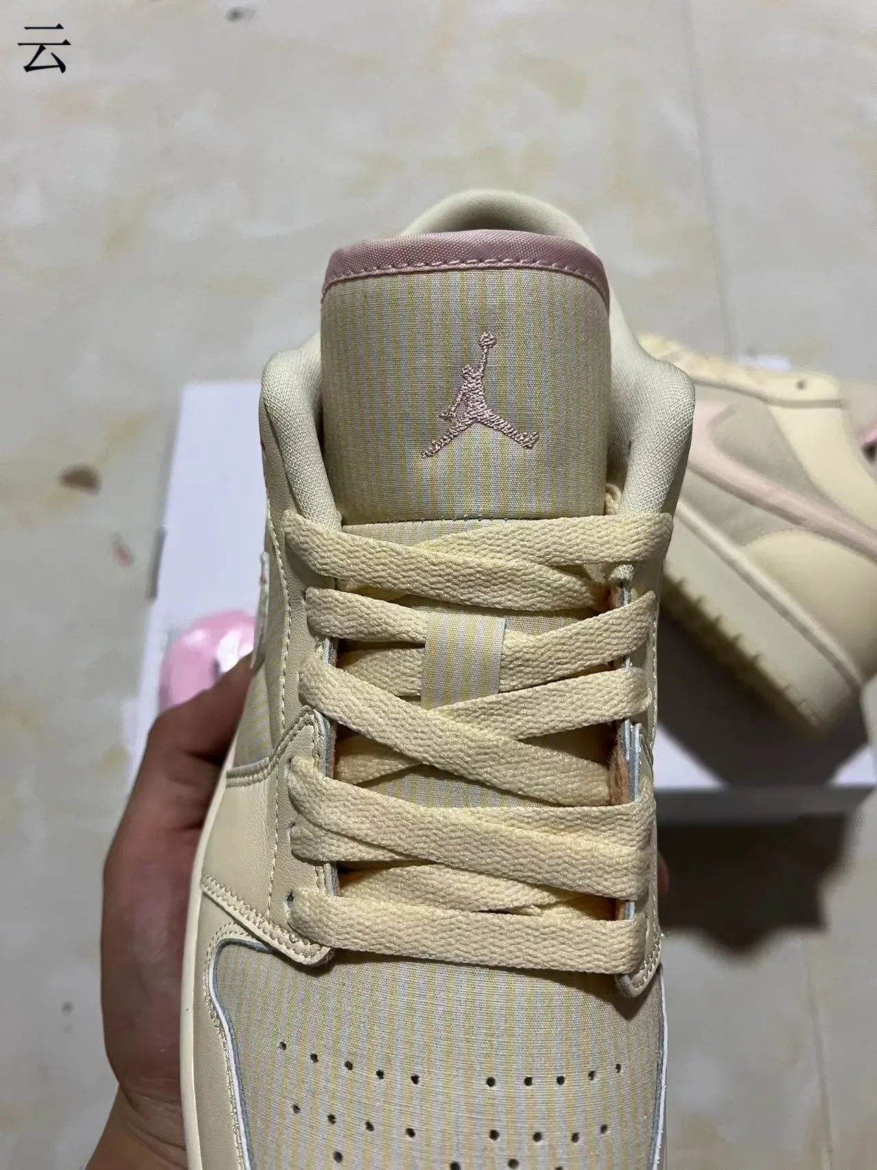 Nike Beige Pink Low-Top Silhouette Padded Collar Lifestyle Sneakers 4