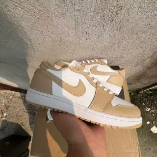 Nike Beige White Low-Top Cupsole Lifestyle Sneakers