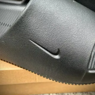 Nike Benassi JDI काली मोल्डेड रबर चप्पल