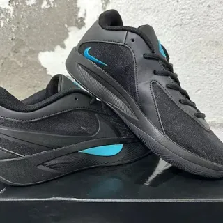 Nike কালো এবং টারকয়েজ Court-Inspired লো-টপ স्नিকার