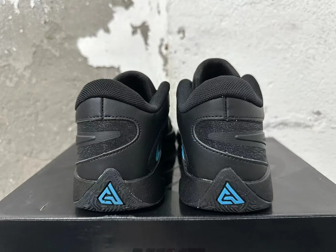 Nike Black and Turquoise Court-Inspired Low-Top Sneakers 2