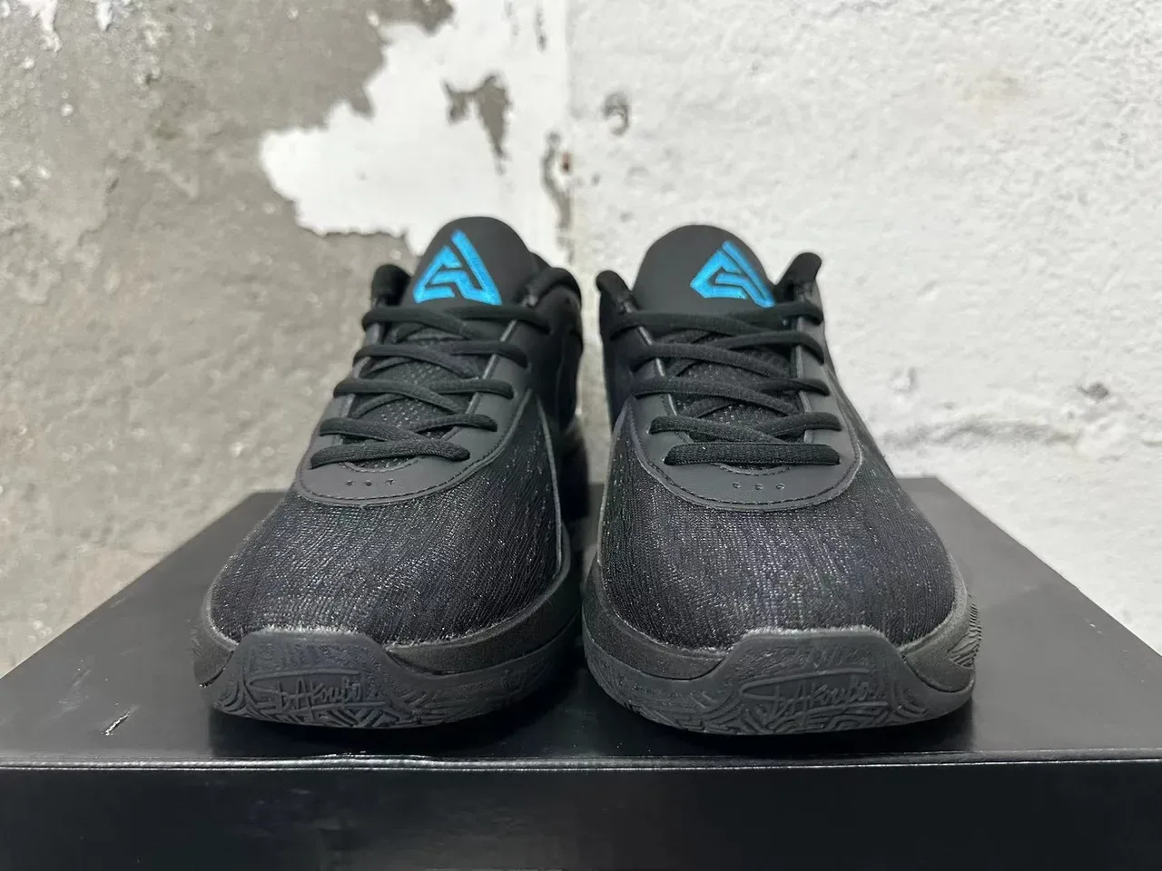 Nike Black and Turquoise Court-Inspired Low-Top Sneakers 3