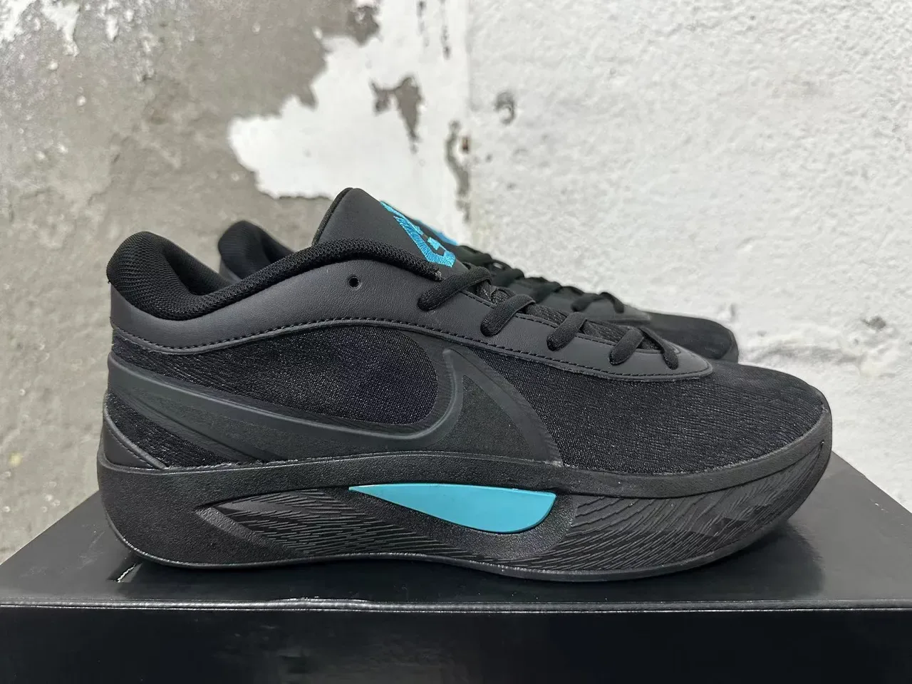 Nike Black and Turquoise Court-Inspired Low-Top Sneakers 4