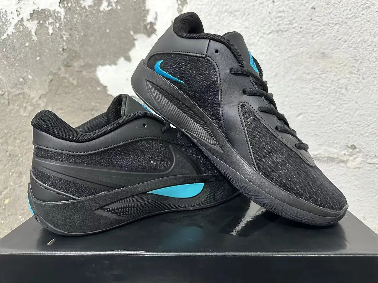 Nike Black and Turquoise Court-Inspired Low-Top Sneakers 5