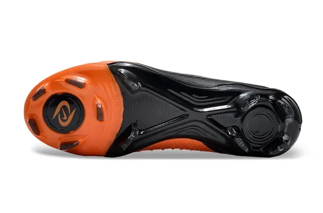 Nike Chaussures de football noir orange avec empeigne tricoté et lacets asymétriques pour terrain ferme 6