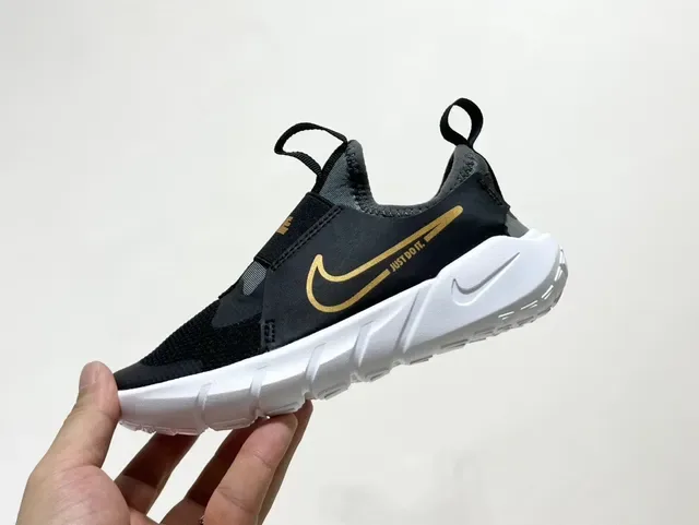Nike Black White Slip-On Mesh Upper Lifestyle Sneakers 7