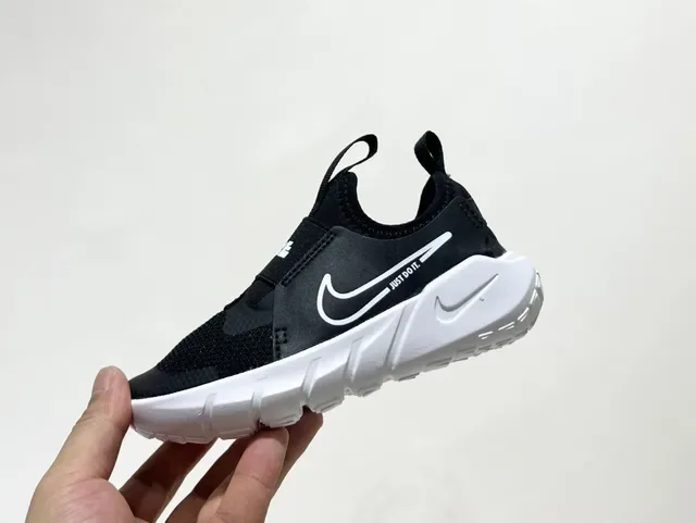 Nike Black White Slip-On Mesh Upper Lifestyle Sneakers 18