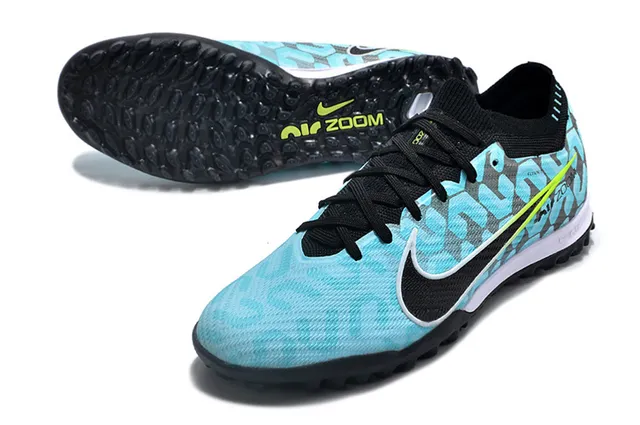 Nike Zapatillas de fútbol Turf con upper Flyknit en azul verde, impresión geométrica y overlay 3