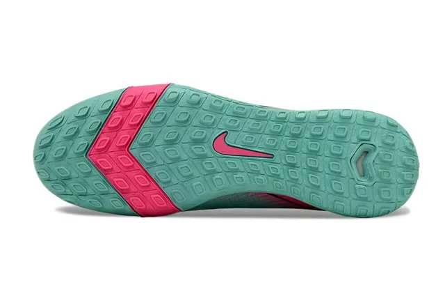 نيكي أحذية كرة القدم تربوية زرقاء وردية بكعب مرتفع Flyknit-Style 6