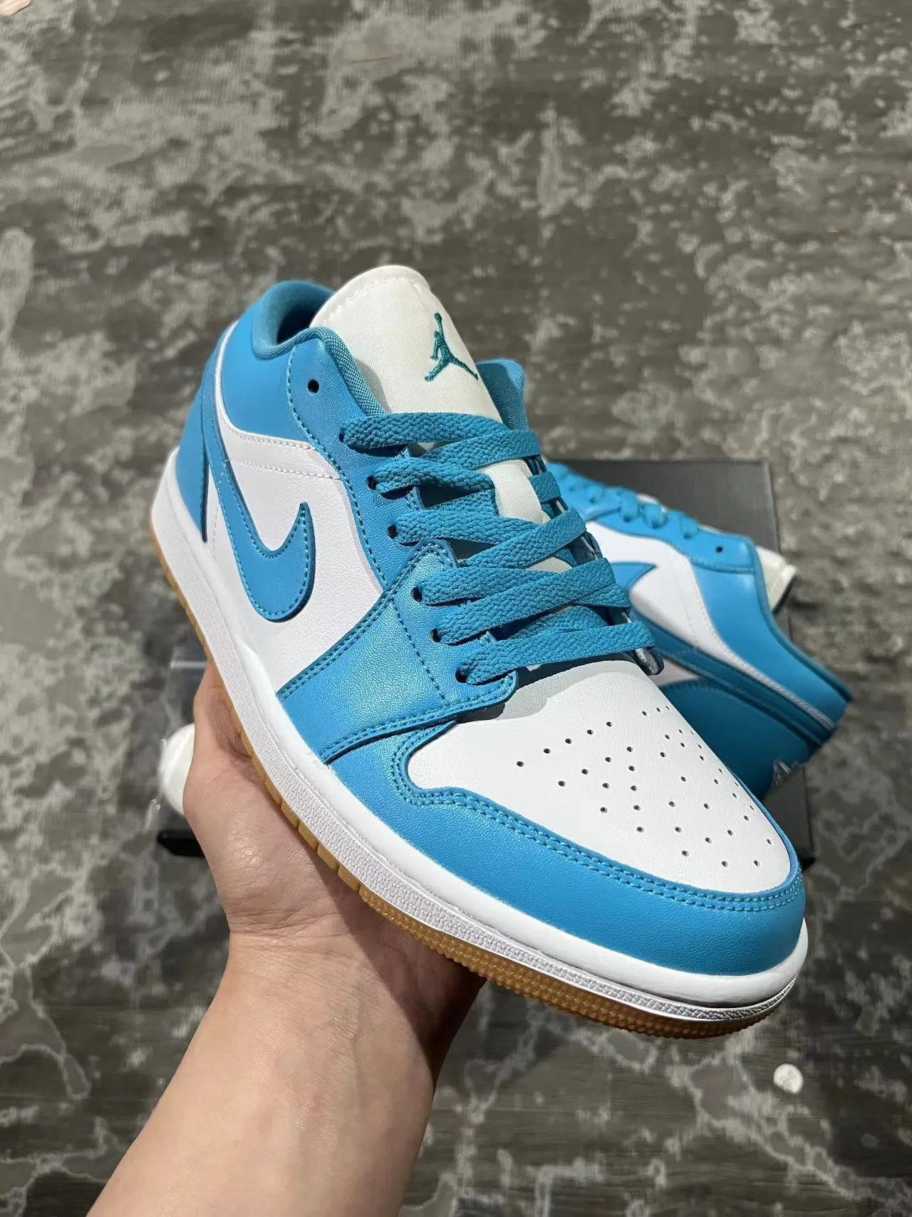 Nike Blue White Low-Top Leather Upper Lifestyle Sneakers 2