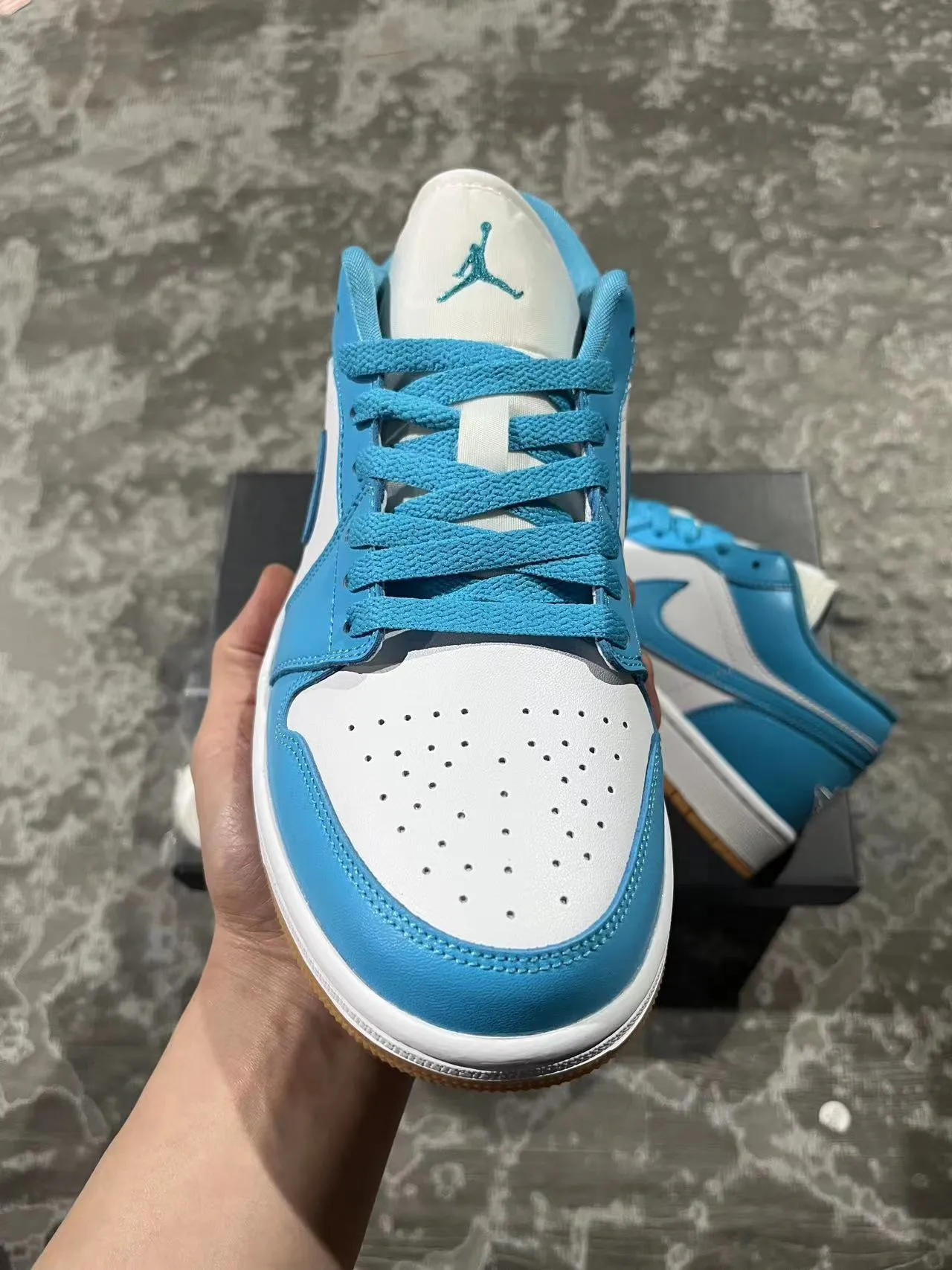 Nike Blue White Low-Top Leather Upper Lifestyle Sneakers 3