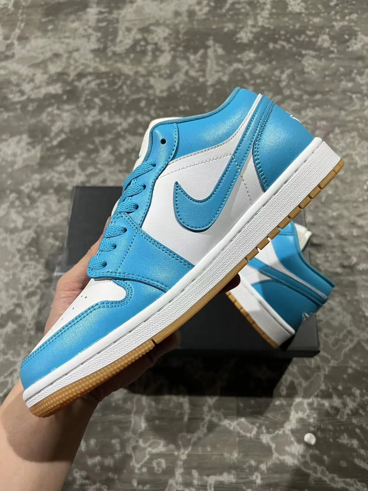 Nike Blue White Low-Top Leather Upper Lifestyle Sneakers 5