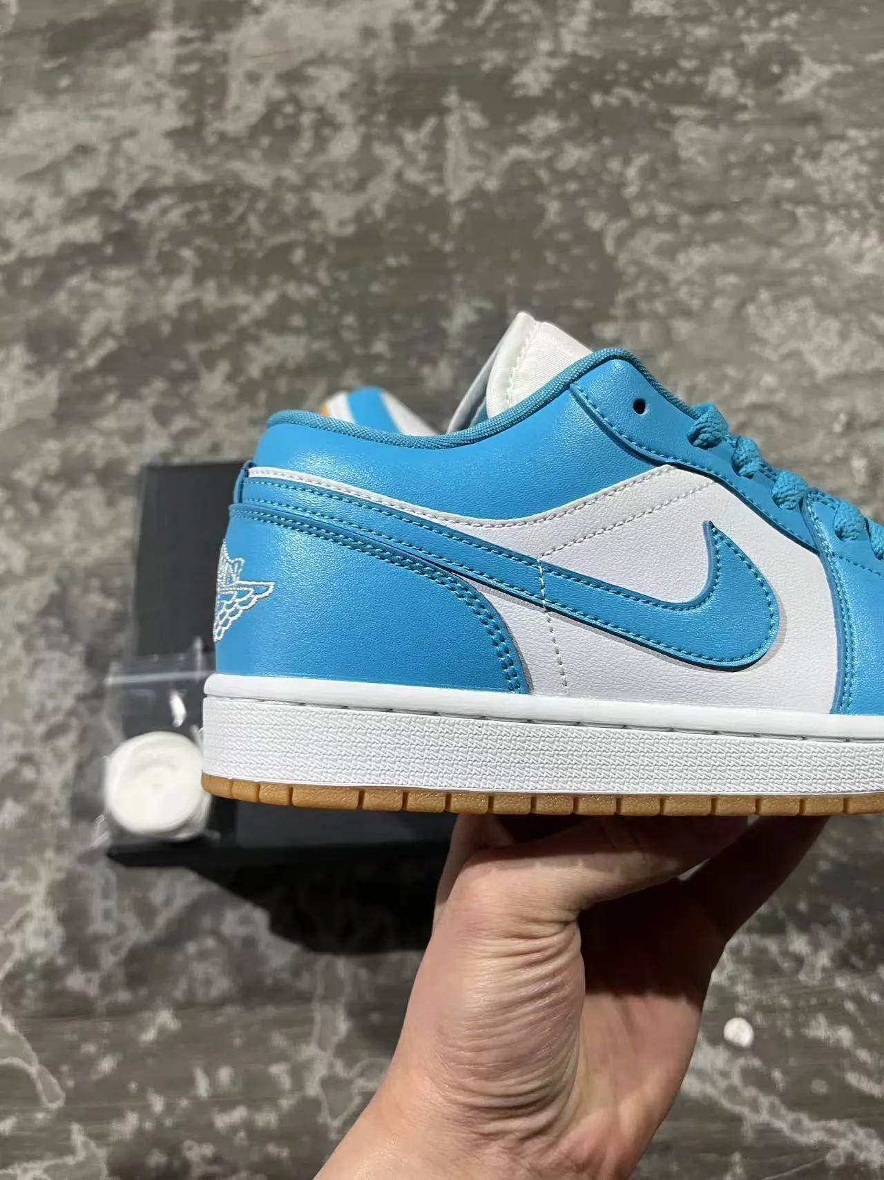 Nike Blue White Low-Top Leather Upper Lifestyle Sneakers 7