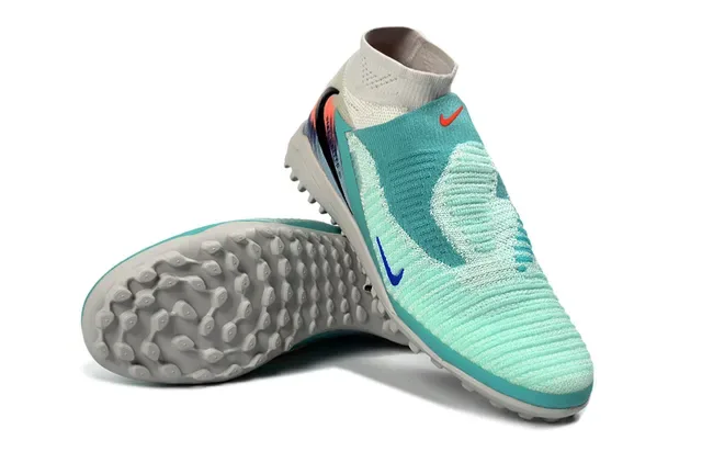 Nike Chaussures de Football pour Gazon Bleu Blanc Ajustement Chaussette Upper Flyknit Profil Bas Studs 4