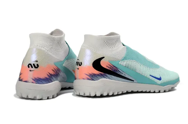 Nike Chaussures de Football pour Gazon Bleu Blanc Ajustement Chaussette Upper Flyknit Profil Bas Studs 5