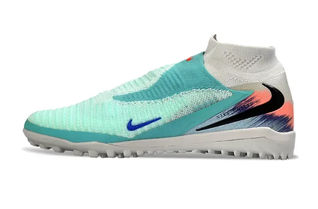Nike Chaussures de Football pour Gazon Bleu Blanc Ajustement Chaussette Upper Flyknit Profil Bas Studs 7