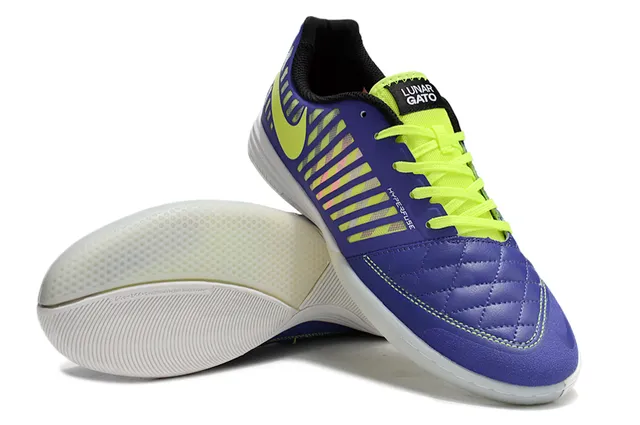 Nike Chaussures de football indoor en bleu et jaune avec upper synthétique matelassé, overlay de cage perforé diagonal 3