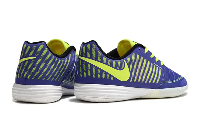 Nike Chaussures de football indoor en bleu et jaune avec upper synthétique matelassé, overlay de cage perforé diagonal 4