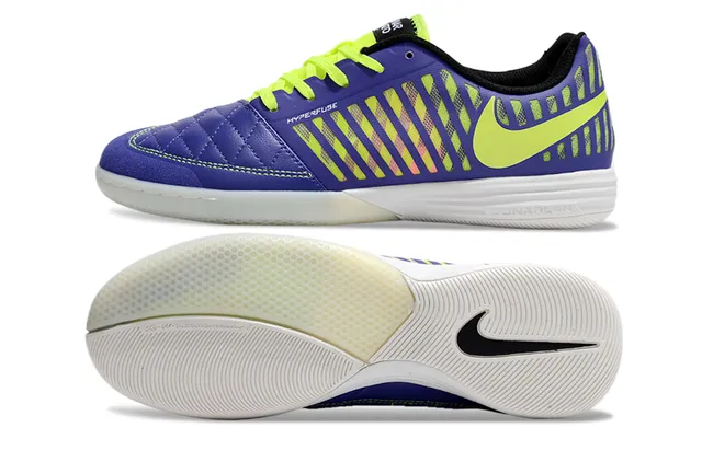 Nike Chaussures de football indoor en bleu et jaune avec upper synthétique matelassé, overlay de cage perforé diagonal 5