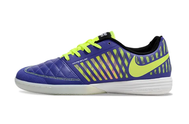 Nike Chaussures de football indoor en bleu et jaune avec upper synthétique matelassé, overlay de cage perforé diagonal 6