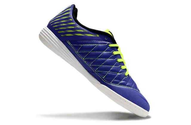 Nike Chaussures de football indoor en bleu et jaune avec upper synthétique matelassé, overlay de cage perforé diagonal 7