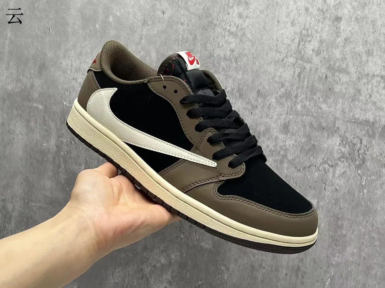 Nike Brown Black Low-Top Mixed-Material Upper Sneakers 2