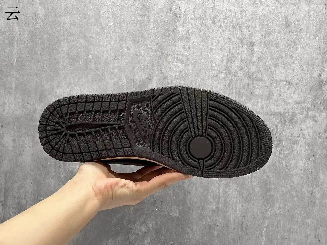 Nike Brown Black Low-Top Mixed-Material Upper Sneakers 4