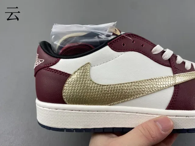 Nike Chaussures Lifestyle Basses Burdeos Or Cuir Synthétique 5