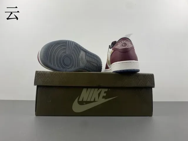 Nike Chaussures Lifestyle Basses Burdeos Or Cuir Synthétique 18