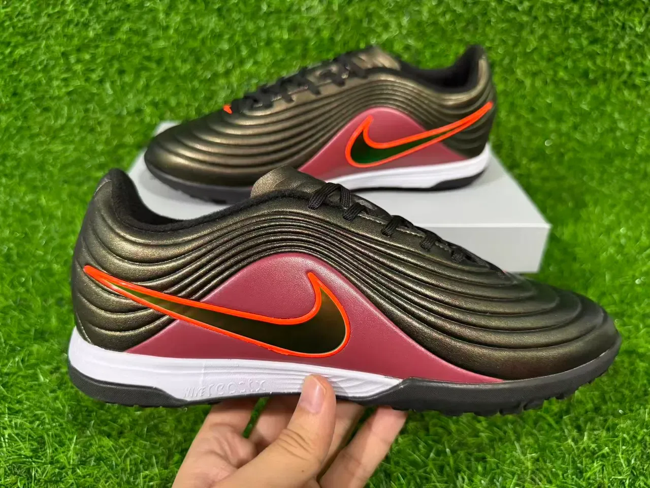 Nike Sapatos de Futebol Turf Borgonha Laranja Superior Sintético Ribeteado Acabamento Gradiente Metálico 2