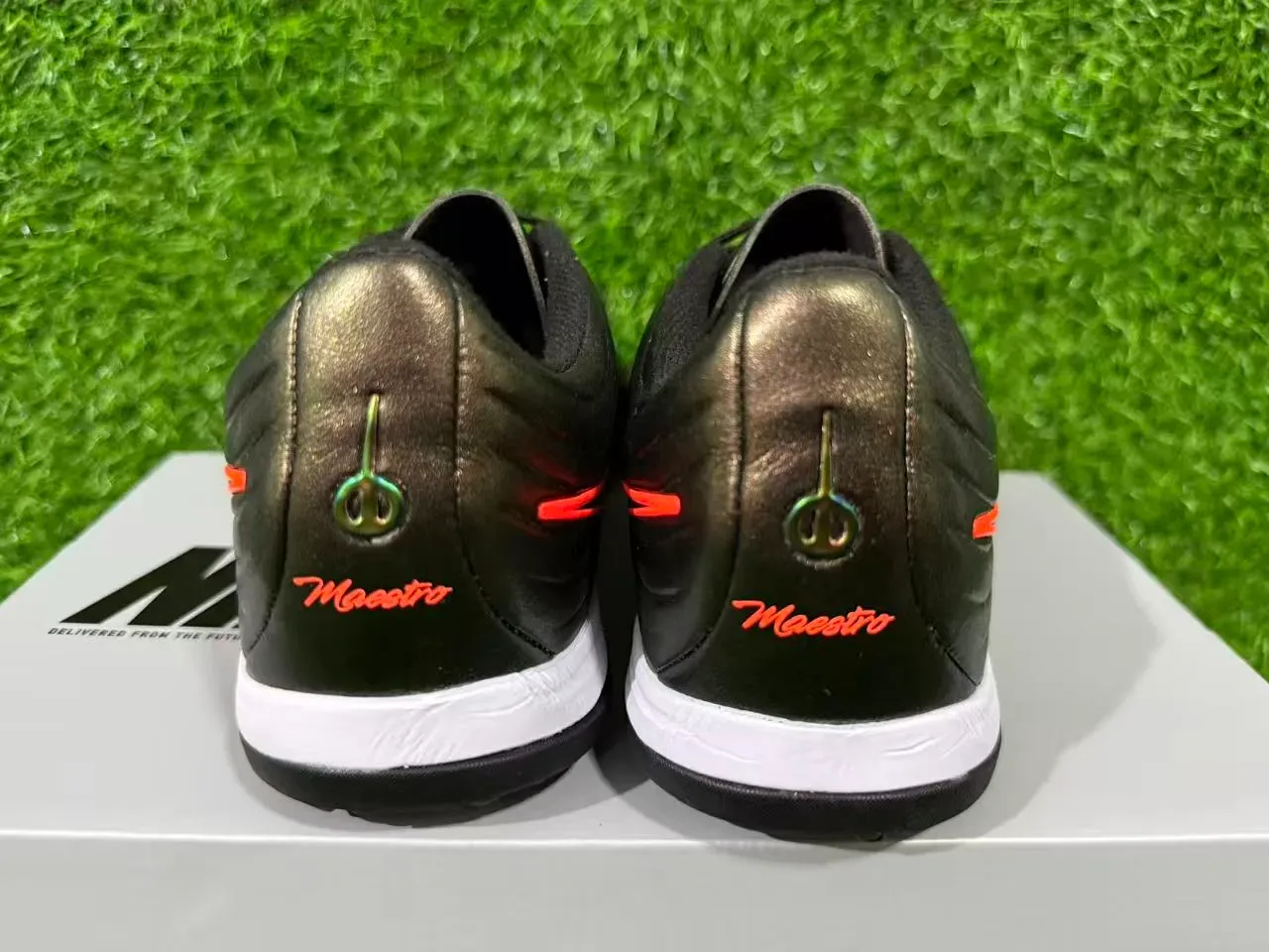 Nike Sapatos de Futebol Turf Borgonha Laranja Superior Sintético Ribeteado Acabamento Gradiente Metálico 4