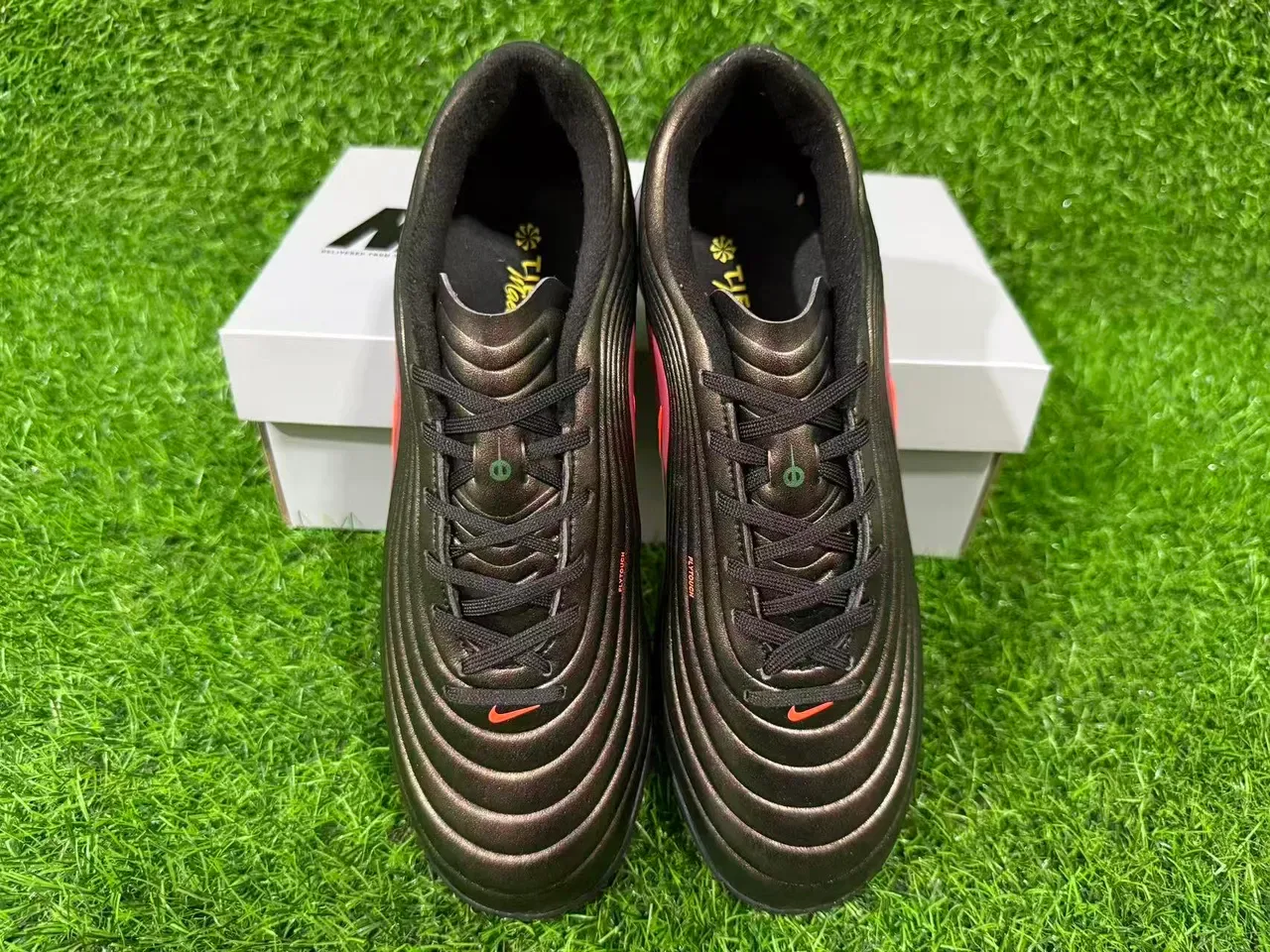 Nike Sapatos de Futebol Turf Borgonha Laranja Superior Sintético Ribeteado Acabamento Gradiente Metálico 5