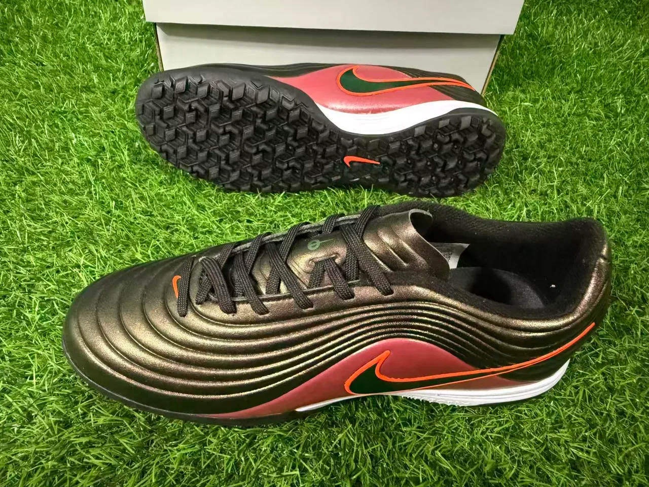 Nike Sapatos de Futebol Turf Borgonha Laranja Superior Sintético Ribeteado Acabamento Gradiente Metálico 6