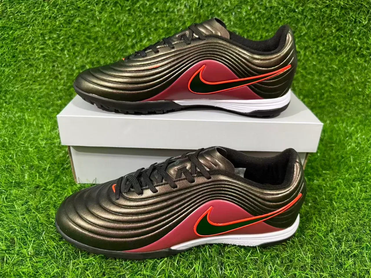 Nike Sapatos de Futebol Turf Borgonha Laranja Superior Sintético Ribeteado Acabamento Gradiente Metálico 8