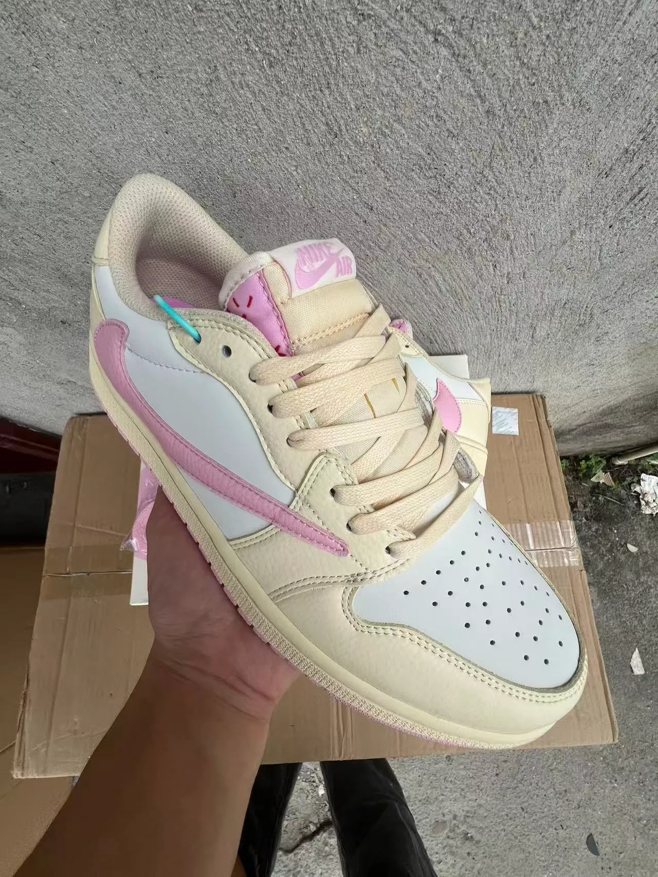 Nike Dunk Low Beige Pink Lifestyle Sneakers 2