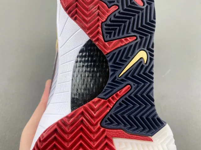 Nike Gold Navy Metallic Textured Upper Striped Mesh Mid-Panel Basketball Shoes 9