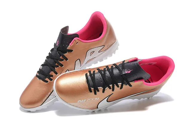 Nike Sapatos de futebol para relvado com upper sintético em dourado rosa metálico, colar de tornozelo baixo 2