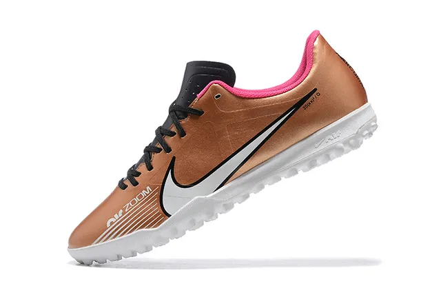 Nike Sapatos de futebol para relvado com upper sintético em dourado rosa metálico, colar de tornozelo baixo 4