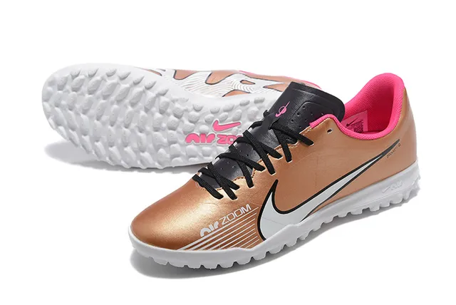 Nike Sapatos de futebol para relvado com upper sintético em dourado rosa metálico, colar de tornozelo baixo 7