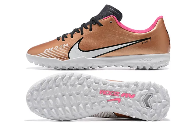Nike Sapatos de futebol para relvado com upper sintético em dourado rosa metálico, colar de tornozelo baixo 9