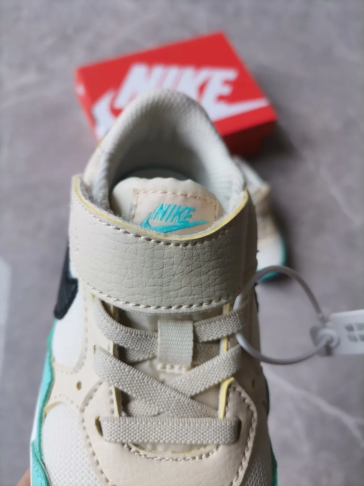 Nike Gray Green Low-Top Hook-and-Loop Strap Lifestyle Sneakers 4