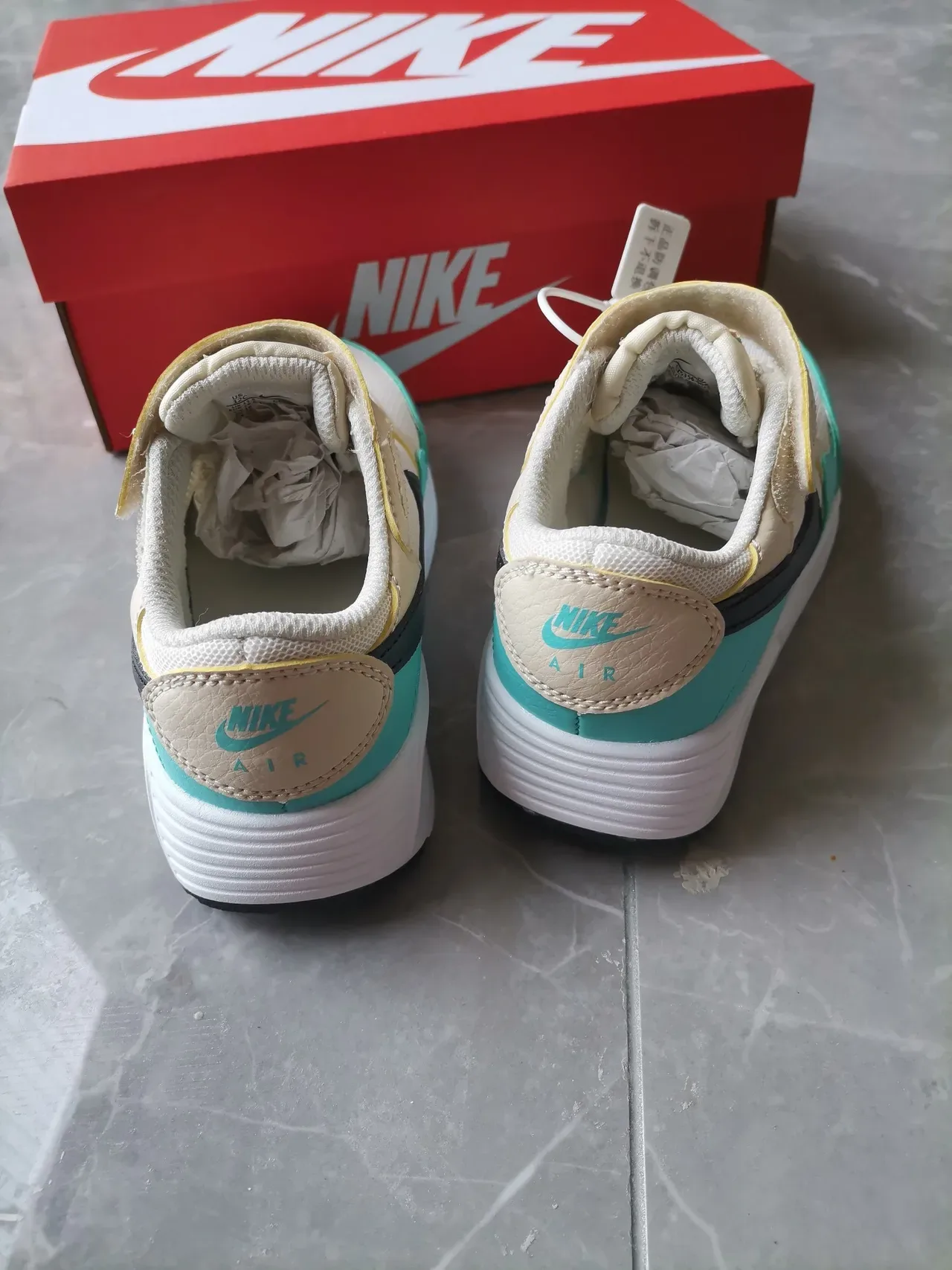 Nike Gray Green Low-Top Hook-and-Loop Strap Lifestyle Sneakers 9