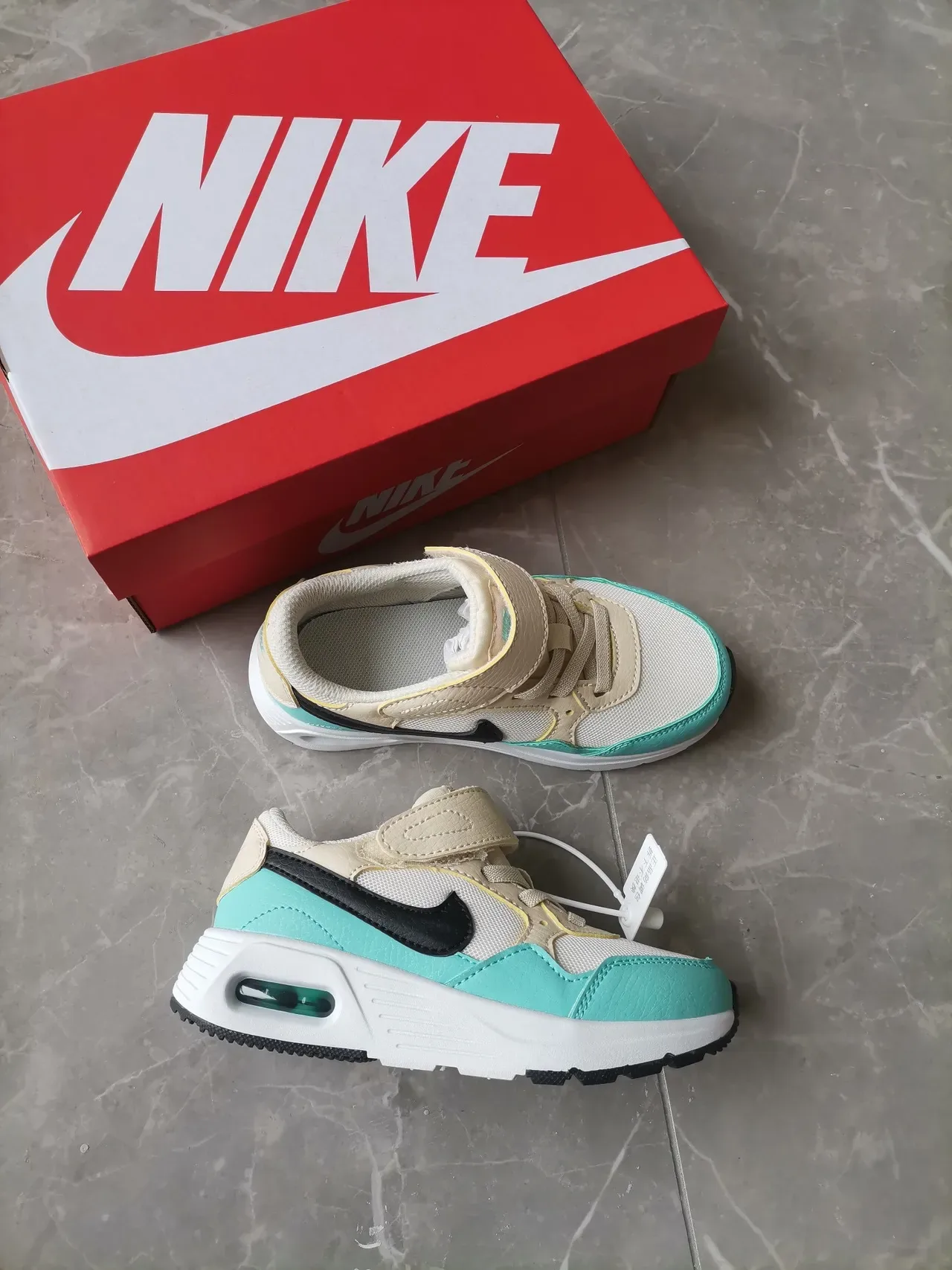 Nike Gray Green Low-Top Hook-and-Loop Strap Lifestyle Sneakers 10