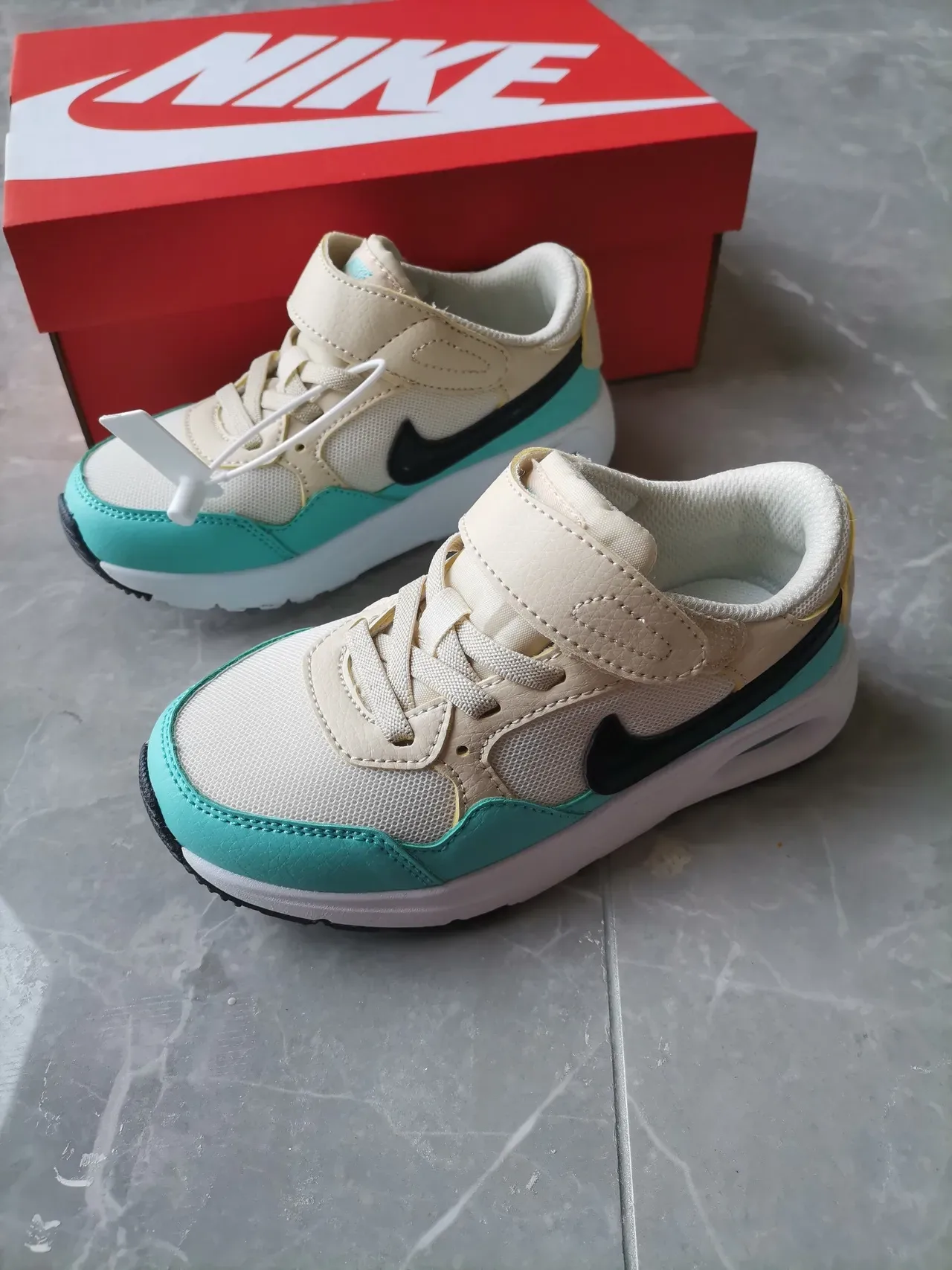 Nike Gray Green Low-Top Hook-and-Loop Strap Lifestyle Sneakers 11