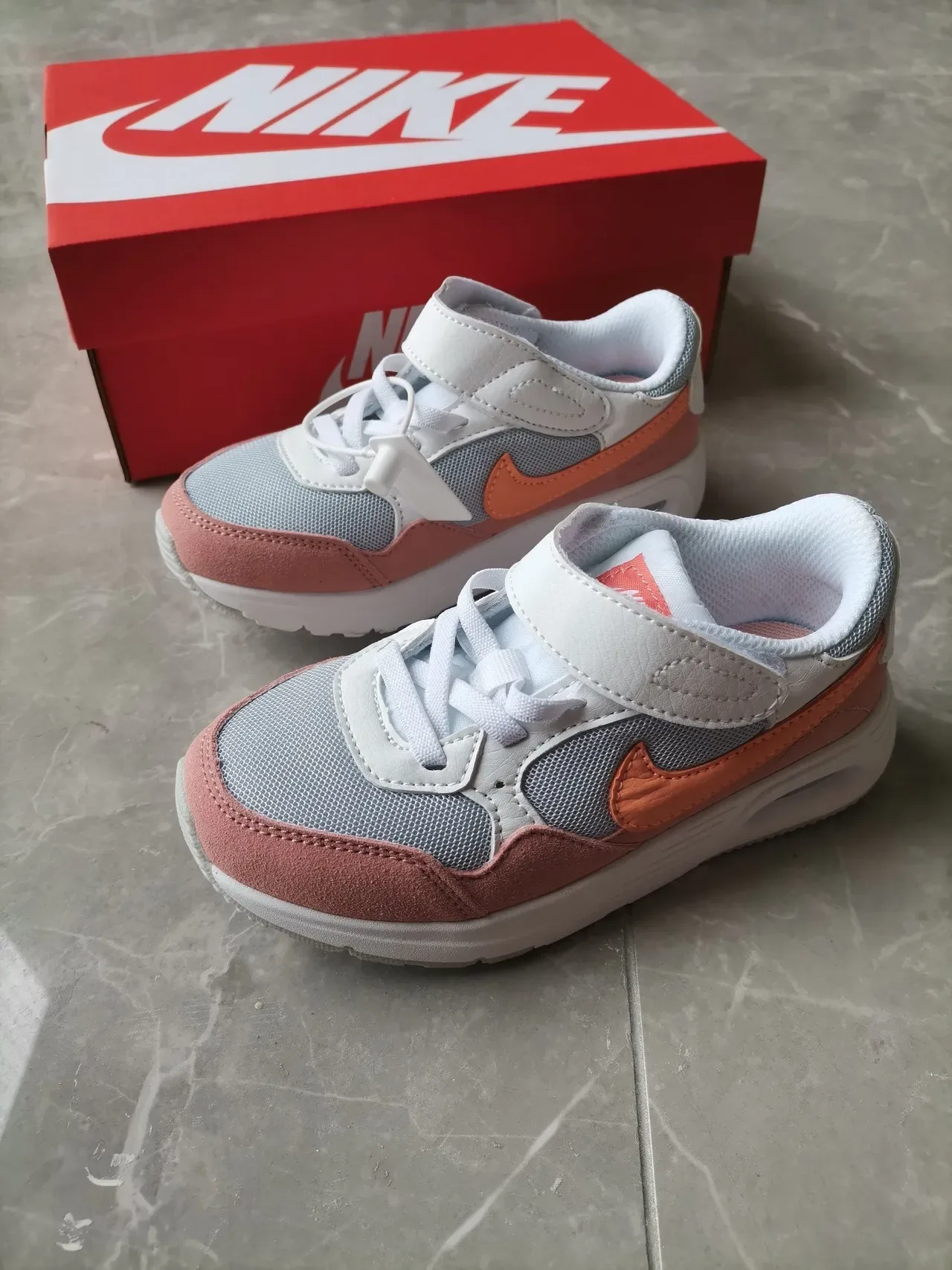 Nike Gray Green Low-Top Hook-and-Loop Strap Lifestyle Sneakers 19