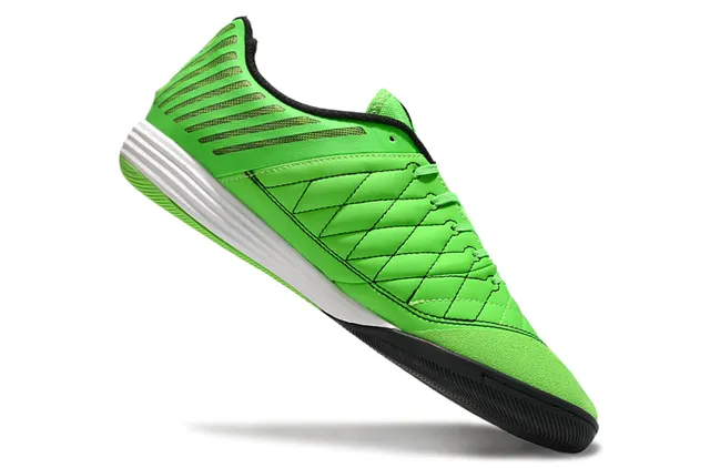 Nike أخضر أسود منخفض أصابع القدم المبطن أحذية كرة القدم الداخلية 2