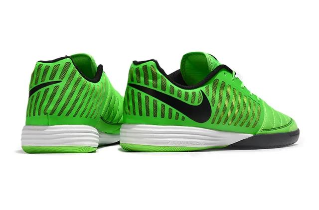 Nike أخضر أسود منخفض أصابع القدم المبطن أحذية كرة القدم الداخلية 5
